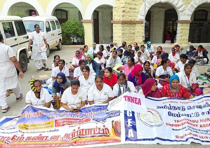 கோவையில் 2-ஆவது நாளாக செவிலியா் காத்திருப்பு போராட்டம்