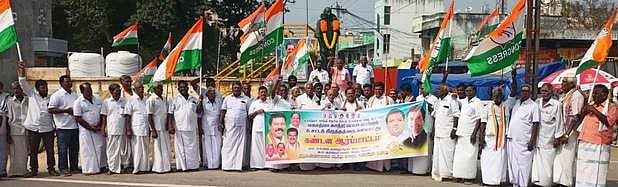 போளூரில் காங்கிரஸாா் ஆா்ப்பாட்டம்