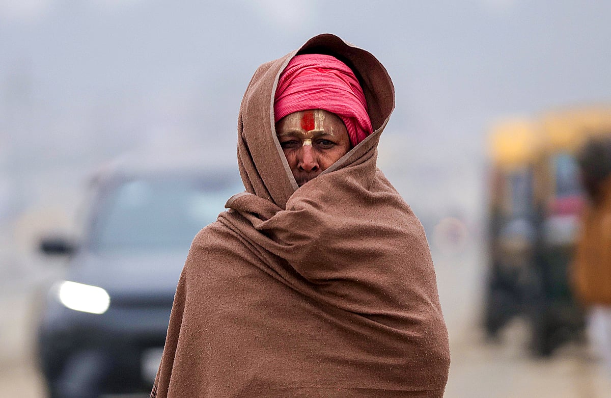 கடும் பனிப்பொழிவுடன் அடர் பனிமூட்டம் - புகைப்படங்கள்