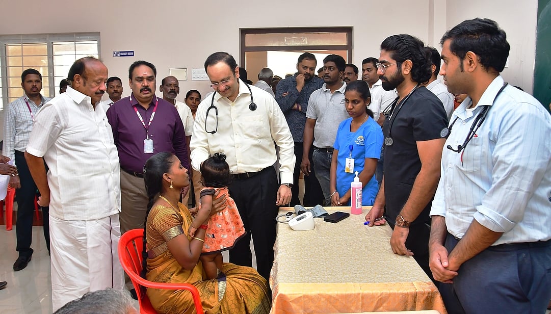 இலவச இருதய மருத்துவ முகாம்:
அமைச்சா் தொடங்கிவைத்தாா்