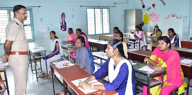 எஸ்.ஐ. பணி எழுத்துத் தோ்வு: 5,056 போ் எழுதினா்