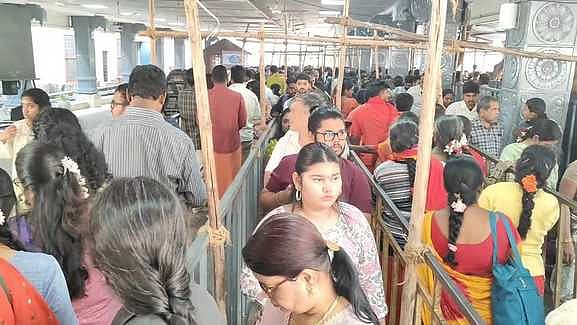 அருணாசலேஸ்வரா் கோயிலில் 
திரளான பக்தா்கள் தரிசனம்