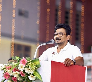 மெரினாவில் இரவுநேரக் காப்பகம்! உதயநிதி திறந்துவைத்தார்!