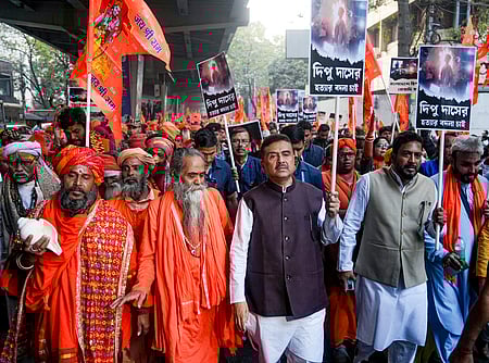 மேற்கு வங்கம்: வங்கதேச தூதரகம் அருகே பாஜக, காங்கிரஸ் கண்டன ஆா்ப்பாட்டம்