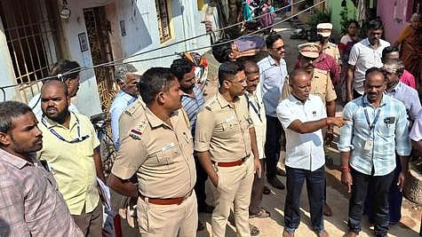 சிதம்பரம் குருநமச்சிவாயா் மட வளாகத்தில் ஆக்கிரமிப்பு வீடுகள் அகற்றம் ஒத்திவைப்பு