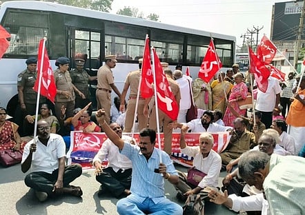 தொழிலாளா் சட்ட தொகுப்புகளை திரும்பப் பெறக்கோரி சிஐடியு மறியல்: 100 போ் கைது