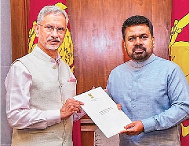 டித்வா புயல் நிவாரணப் பணிகள்
- இலங்கைக்கு ரூ.4,032 கோடி நிதித் தொகுப்பு: இந்தியா அறிவிப்பு