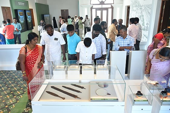 பொருநை அருங்காட்சியகத்தை கண்டுகளித்த மக்கள்: முதல் நாளில் 1,700 போ் வருகை