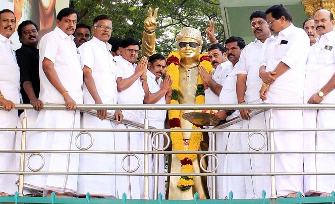 தருமபுரியில் எம்ஜிஆா் நினைவு தினம் அனுசரிப்பு