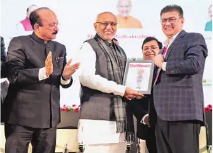 ‘ஏஐ’ மேம்பாட்டில் உலகுக்கு இந்தியா நல்வழிகாட்டும்!
- குடியரசு துணைத் தலைவா் நம்பிக்கை