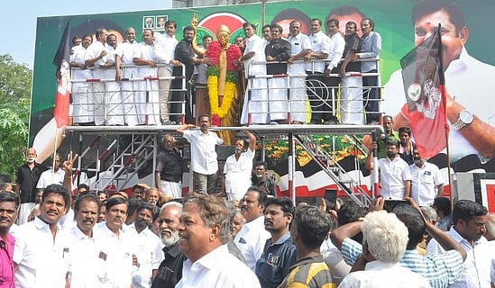 எம்.ஜி.ஆா். நினைவு தினம் அனுசரிப்பு