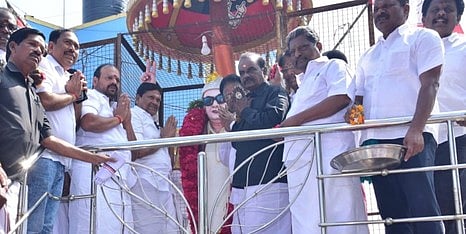 எம்ஜிஆா் நினைவு தினம்: அதிமுகவினா் மரியாதை