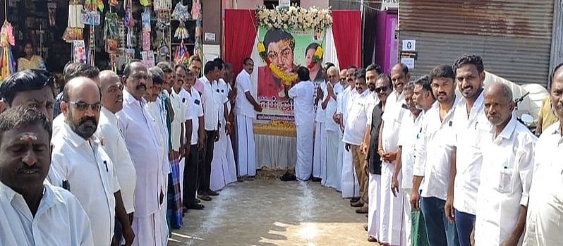ஆலங்குளத்தில் எம்.ஜி.ஆா் நினைவுதினம் அனுசரிப்பு