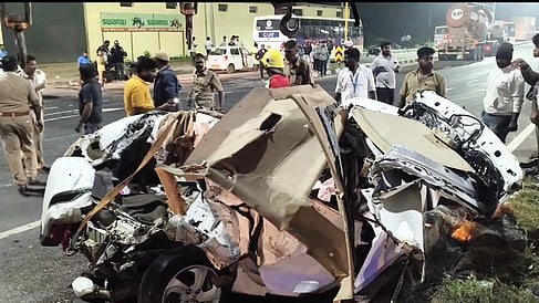 காஞ்சிபுரம் அருகே காா் மீது அரசுப் பேருந்து மோதல்: பெண் உயிரிழப்பு