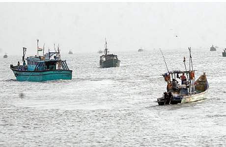 தூத்துக்குடி மீனவா்கள் கடலுக்குச் செல்ல தடை