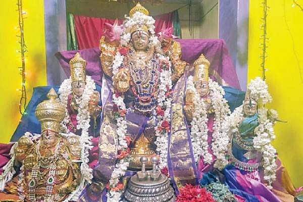 தஞ்சை சீனிவாசப்பெருமாள் கோயிலில் மார்கழி தெப்போற்சவம் கொடியேற்றம்!