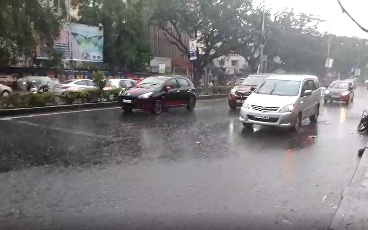 சென்னை, புறநகரில் பரவலாக  மழை!