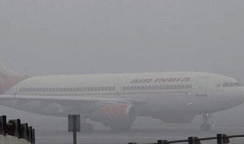 பனி மூட்டம்: 19 விமானங்களின் சேவைகள் ரத்து