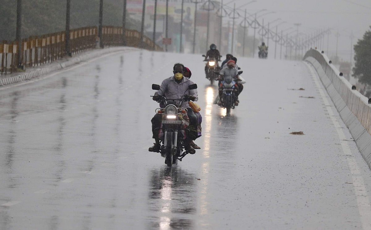 சென்னை, புறநகரில் பரவலாக கனமழை!