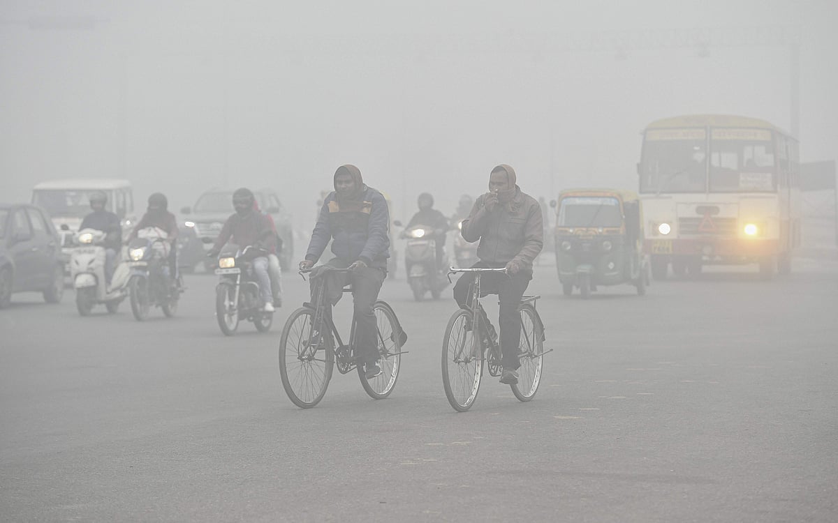 விடியற்காலையில் நிலவும் கடும் பனி மூட்டம்! வேலூரில் இயல்பு வாழ்க்கை பாதிப்பு