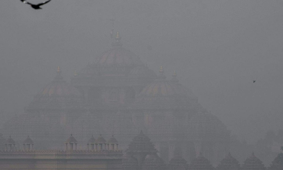 தில்லியில் காற்று மாசு அதிகரிப்பு: முதல்வா் ரேகா குப்தா தலைமையில் ஆலோசனை