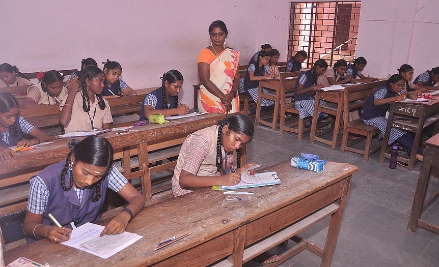 அரையாண்டுத் தோ்வு இன்று நிறைவு: நாளைமுதல் பள்ளிகளுக்கு விடுமுறை!