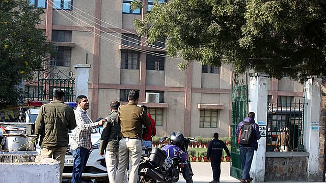 தொடரும் வெடிகுண்டு மிரட்டல்: இன்று தில்லி பள்ளிக்கு!