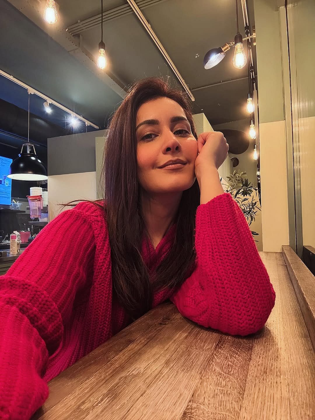 மன நிறைவு... ராஷி கன்னா!