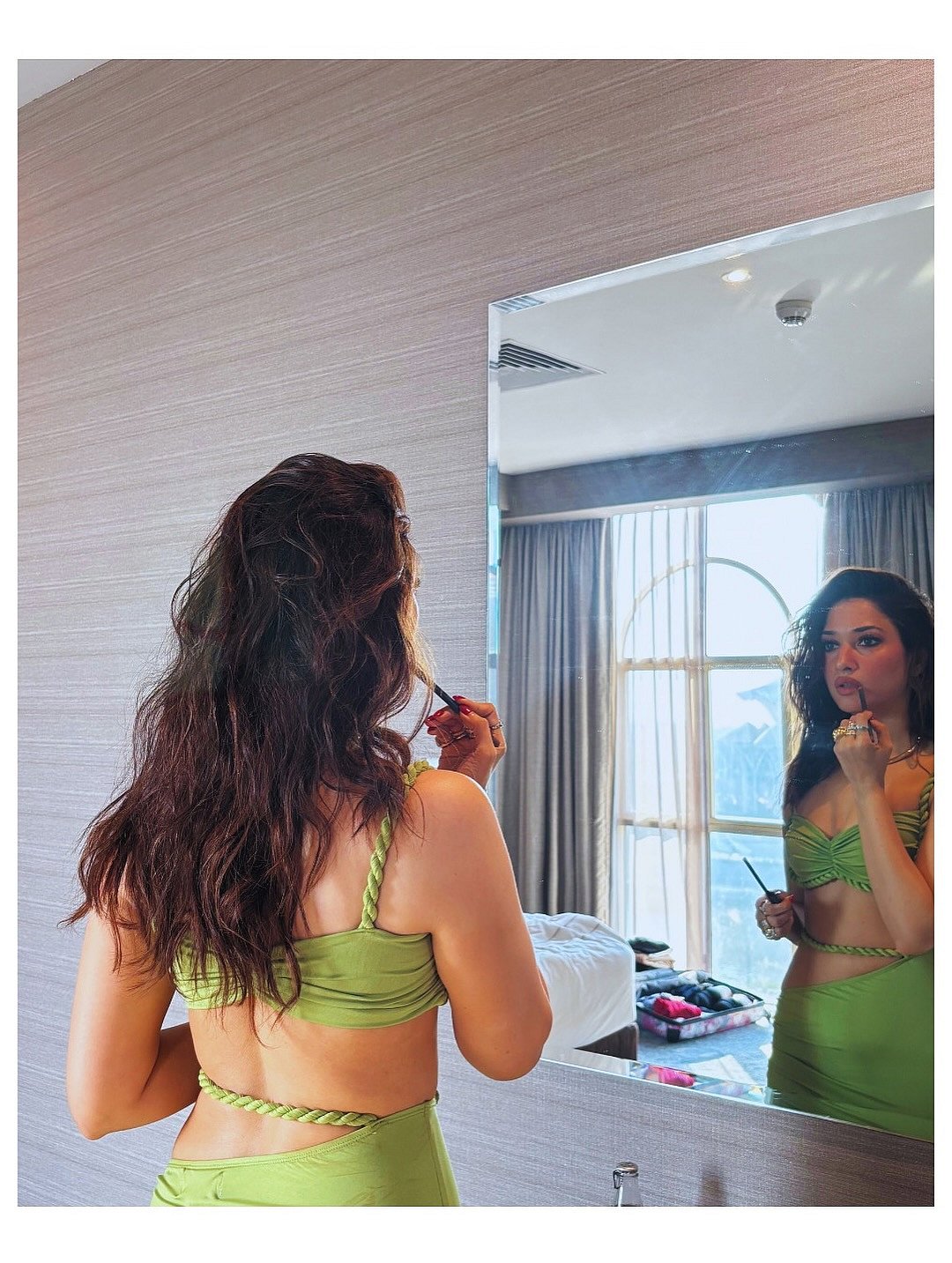 சாரவாக் அழகில்... தமன்னா!