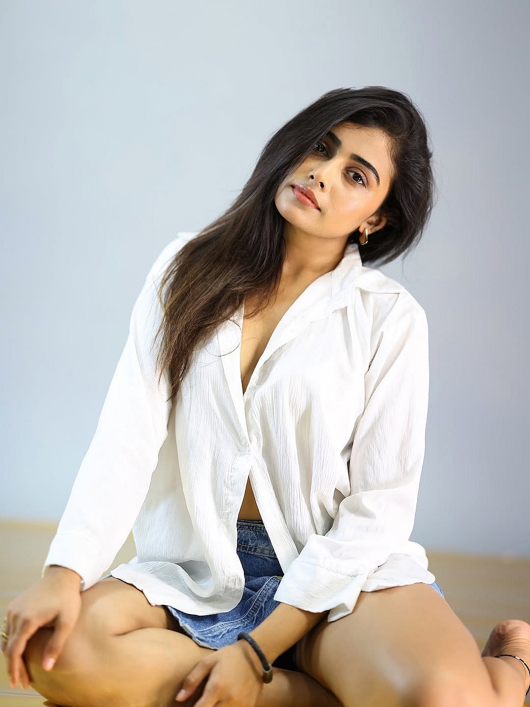 கண்களால் கைது செய்... ஆசியா பேகம்!