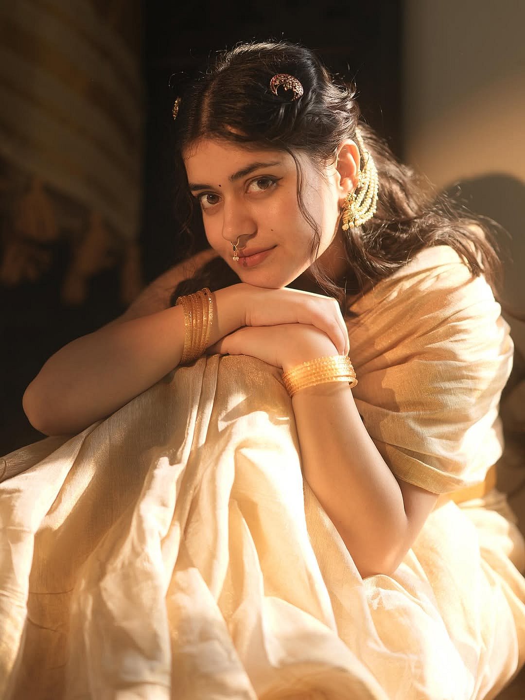 பூப்பூத்ததே... ஐஸ்வர்யா சர்மா!