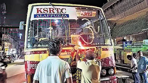 தமிழகத்திலிருந்து சபரிமலைக்கு
சிறப்பு பேருந்து சேவை தொடக்கம்!