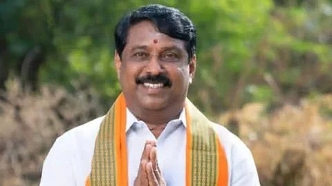 தில்லி சென்றாா் தமிழக பாஜக தலைவா்