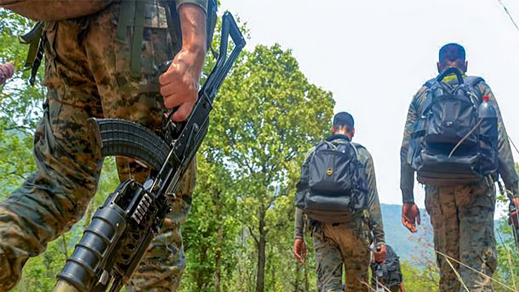 ஆந்திரத்தில் மாவோயிஸ்ட் மூத்த தளபதி உள்பட 6 பேர் சுட்டுக்கொலை!