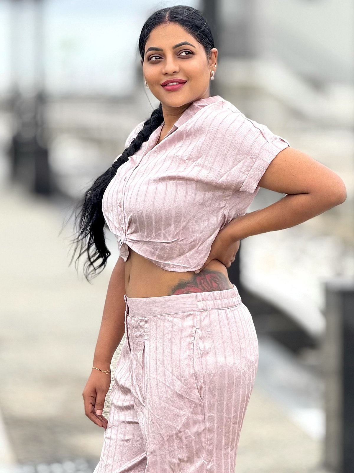 விழிகளில் ஒரு வானவில்... ரேஷ்மா பசுபுலேட்டி!