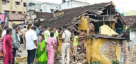 பொள்ளாச்சியில் கனமழை: வீடு சேதம்