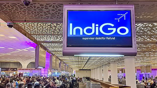 தில்லி - சென்னை விமானக் கட்டணம் ரூ.35,000! இண்டிகோ குளறுபடியால் தொடர்ந்த அவதி!!