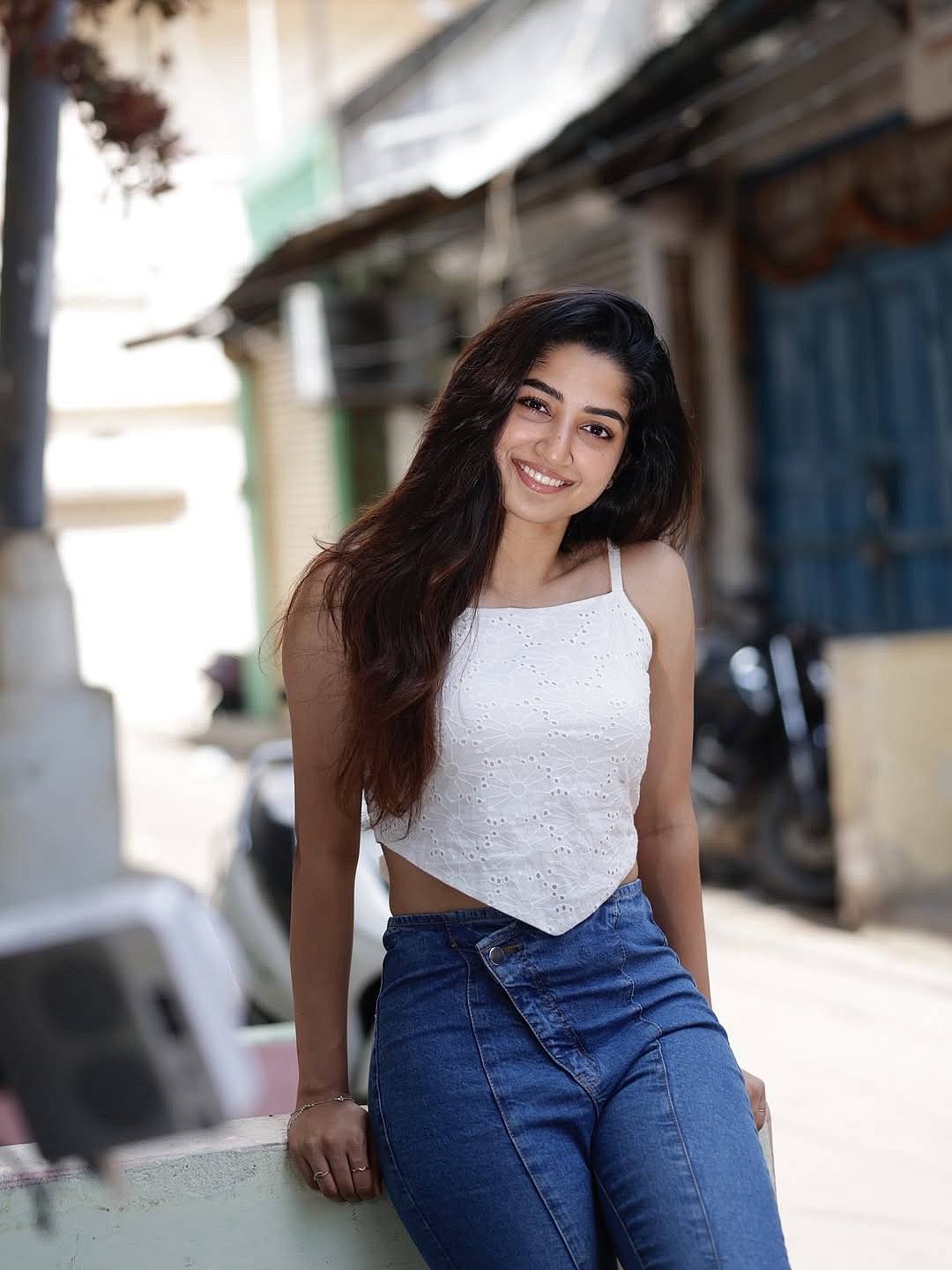 கொஞ்சம் புன்சிரிப்பு, செவ்வாய்க்கிழமைக்காக... சுஷ்மிதா ஷெட்டி!