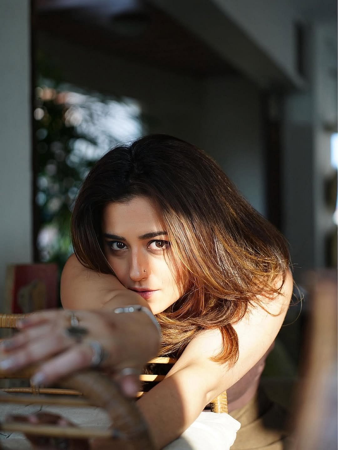 வெறும் சூரிய ஒளியில்தான்... ரித்தி டோக்ரா!