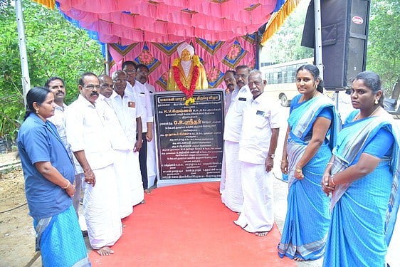 பேராவூரணி குமரப்பா பள்ளியில் மகாகவி பாரதி உருவச்சிலை திறப்பு