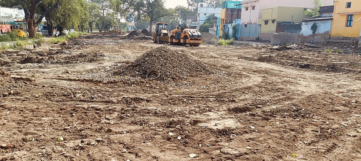 ஸ்ரீவில்லிபுத்தூரில் வாகன நிறுத்துமிட பணிகளை விரைந்து முடிக்க கோரிக்கை