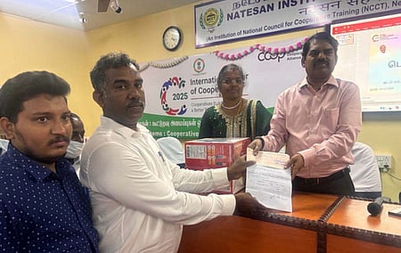 கூட்டுறவு மூலம் கல்வி, ஆராய்ச்சி நிதி ரூ.1.26 கோடி கூடுதல் பதிவாளரிடம் வழங்கல்