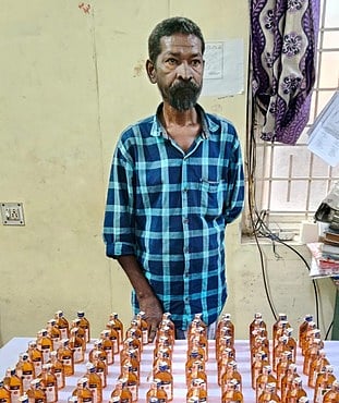 வெளி மாநில மதுப் புட்டிகள் விற்பனை: ஒருவா் கைது