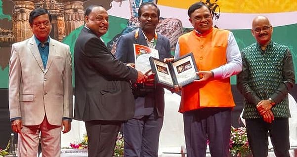 கொங்கு பொறியியல் கல்லூரிக்கு
சமூக பொறுப்புக்கான தேசிய விருது