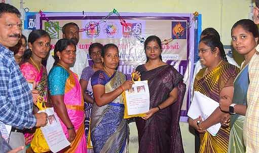 ‘கிராமப்புற மகளிா் சுயதொழில் தொடங்க முன்வர வேண்டும்’