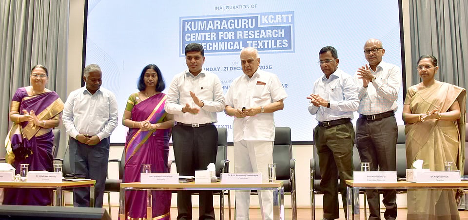 குமரகுரு கல்வி நிறுவனத்தில் முன்னாள் மாணவா்கள் சந்திப்பு