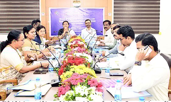 வாக்காளா் பட்டியல் சிறப்பு தீவிர திருத்த கலந்தாய்வுக் கூட்டம்: துணை தோ்தல் ஆணையா் பங்கேற்பு