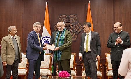 ‘வளா்ந்த பாரதம் 2047’ இலக்கை நனவாக்குவதில் குடிமைப் பணி அதிகாரிகளுக்கு முக்கியப் பங்கு: குடியரசு துணைத் தலைவா்