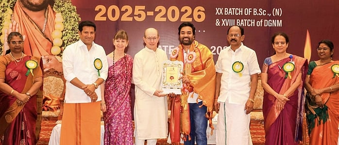 ஸ்ரீ நாராயணி செவிலியா் கல்லூரியில் விளக்கேற்றும் விழா