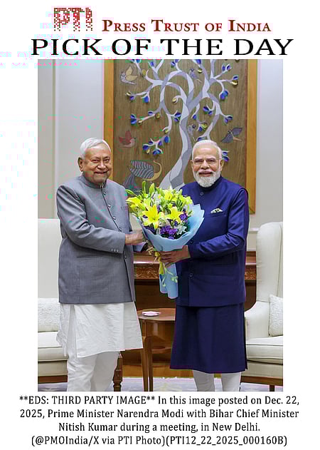 பிரதமா் மோடி, அமித் ஷாவுடன் நிதீஷ் குமாா் சந்திப்பு: மாநில வளா்ச்சித் திட்டங்களை ஆலோசித்ததாக தகவல்